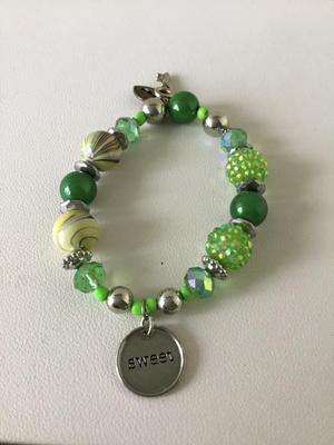 Green fashion stretchy beaded bracelet