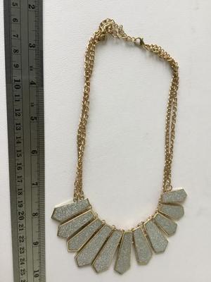 Sparkly gold tone fashion necklace