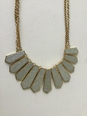 Sparkly gold tone fashion necklace