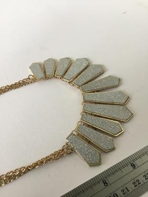 Sparkly gold tone fashion necklace