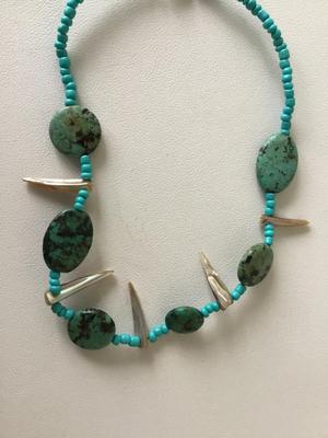 Beautiful stone shell type vintage collar necklace