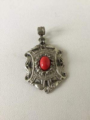 Unmarked beautiful necklace pendant