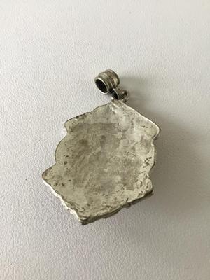Unmarked beautiful necklace pendant