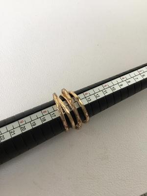 Unmarked gold tone fashion ring