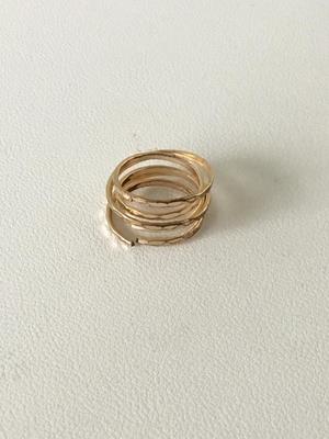 Unmarked gold tone fashion ring