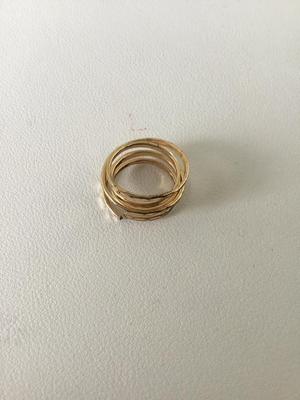 Unmarked gold tone fashion ring