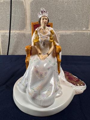 Royal Doulton Porcelain Figurine Diamond Jubilee Queen Elizabeth II - HN5582