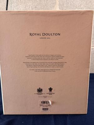 Royal Doulton Porcelain Figurine Diamond Jubilee Queen Elizabeth II - HN5582