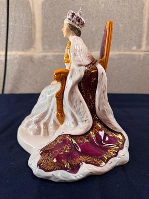 Royal Doulton Porcelain Figurine Diamond Jubilee Queen Elizabeth II - HN5582
