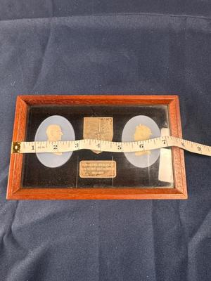 Wedgwood - HM Queen Elizabeth II Silver Jubilee Commemorative Framed Set