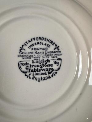 VINTAGE-1981 ROYAL WEDDING-PRINCE CHARLES & LADY DIANA COMMEMORATIVE PLATE
