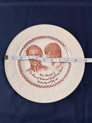 VINTAGE-1981 ROYAL WEDDING-PRINCE CHARLES & LADY DIANA COMMEMORATIVE PLATE