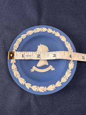 QUEEN Elizabeth Royal Silver Jubilee WEDGWOOD Jasper Royal Blue Dish Box