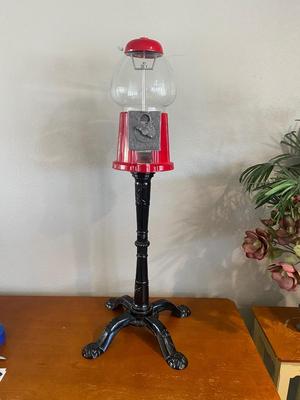 COIN OPERATED CAROUSEL GUMBALL MACHINE