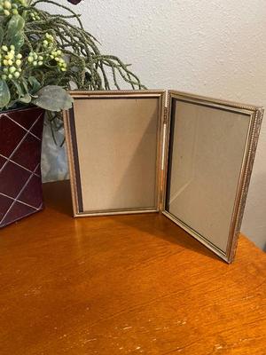 DECORATIVE HORSE, SILK FLOWERS AND PICTURE FRAME