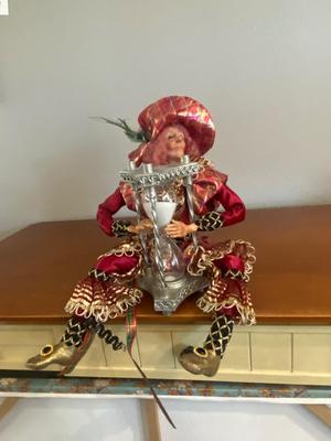 HOUR GLASS AND UNIQUE JESTER