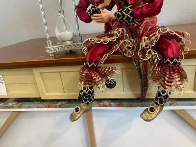 HOUR GLASS AND UNIQUE JESTER