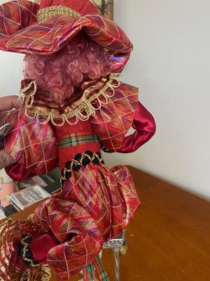 HOUR GLASS AND UNIQUE JESTER