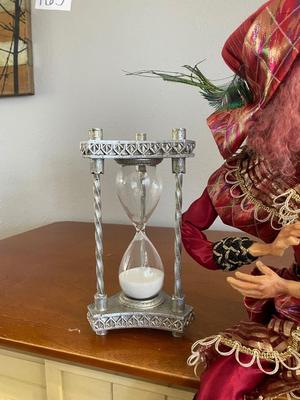 HOUR GLASS AND UNIQUE JESTER