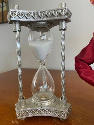HOUR GLASS AND UNIQUE JESTER