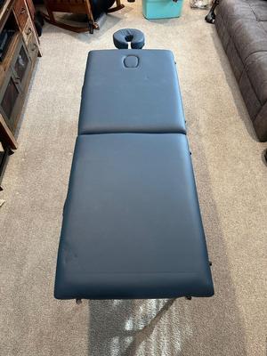 SALONITURE PORTABLE MASSAGE TABLE WITH NYLON CARRY CASE