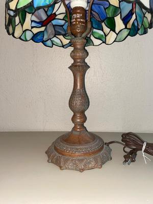 BEAUTIFUL TIFFANY STYLE STAINED GLASS LAMP