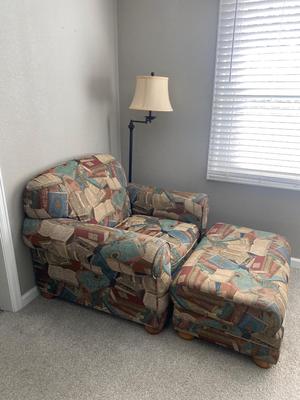 THE PERFECT BIG COMFY CHAIR FOR READING WITH FLOOR LAMP