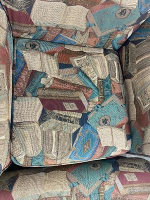 THE PERFECT BIG COMFY CHAIR FOR READING WITH FLOOR LAMP