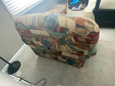 THE PERFECT BIG COMFY CHAIR FOR READING WITH FLOOR LAMP