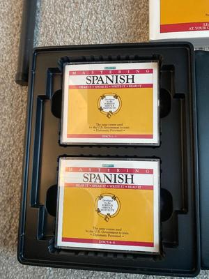 BARRON’S MASTERING SPANISH COMPLETE SET And A COOL PLUG-IN LIGHT & CLOCK TRANSISTOR RADIO AND MORE!