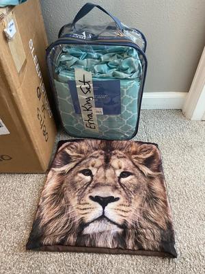 TWIN XL MATTRESS TOPPER AND 2 SETS OF TWIN XL SHEETS AND 1 SET OF KING SIZE SHEETS