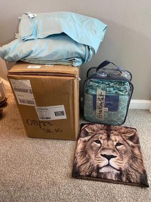 TWIN XL MATTRESS TOPPER AND 2 SETS OF TWIN XL SHEETS AND 1 SET OF KING SIZE SHEETS
