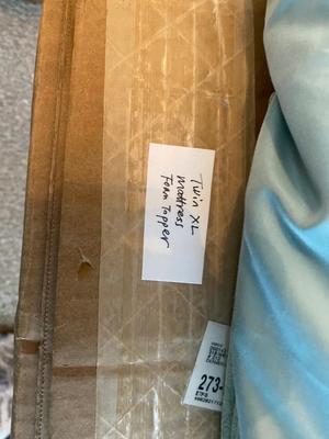 TWIN XL MATTRESS TOPPER AND 2 SETS OF TWIN XL SHEETS AND 1 SET OF KING SIZE SHEETS