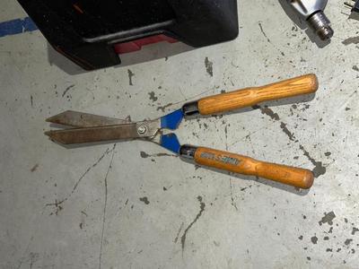 CRAFTSMAN DRILL, HEDGE CUTTERS AND A TOOL BOX STEP STOOL