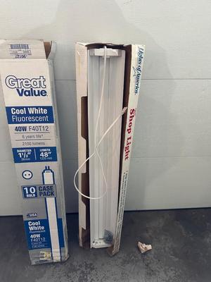 48” FLUORESCENT SHOP LIGHT AND EXTRA BULBS