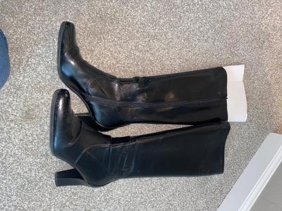 KOHL’S WOMENS BOOTS SIZE 8-1/2 AND HAT SIZE 7-1/8 “GO BEARS!”