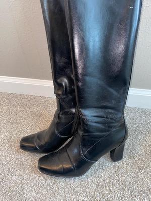 KOHL’S WOMENS BOOTS SIZE 8-1/2 AND HAT SIZE 7-1/8 “GO BEARS!”