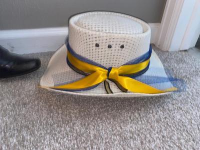 KOHL’S WOMENS BOOTS SIZE 8-1/2 AND HAT SIZE 7-1/8 “GO BEARS!”