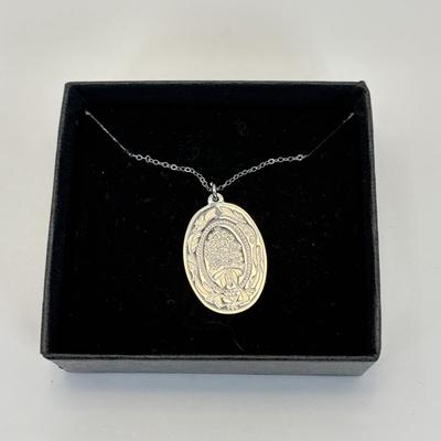 Lot 326: Franklin Mint 1982 Flower Bouquet Sterling Silver Pendant Necklace, 2-Sided w/Friend Verse