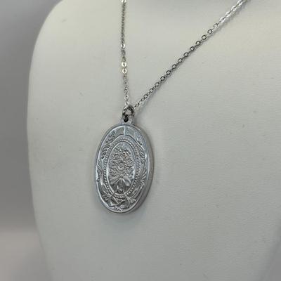 Lot 326: Franklin Mint 1982 Flower Bouquet Sterling Silver Pendant Necklace, 2-Sided w/Friend Verse