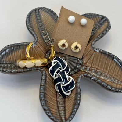 Lot 331: Johnathan Livingston Seagull Pendant Necklace, H. Barlett 1973 Bronze, Wade Pottery Starfish Dish, Monet Starfish Brooch,...