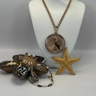 Lot 331: Johnathan Livingston Seagull Pendant Necklace, H. Barlett 1973 Bronze, Wade Pottery Starfish Dish, Monet Starfish Brooch,...