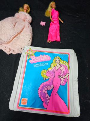 1976 Mattel Superstar Barbie fashion case with two barbie dolls - 1966 Mattel dolls with clothes
