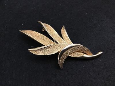 Vintage Gold Tone Brooch