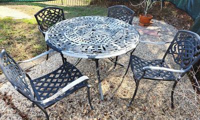 Lot #212 Patio Table with 4 Chairs