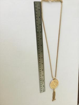 Gold tone fashion necklace