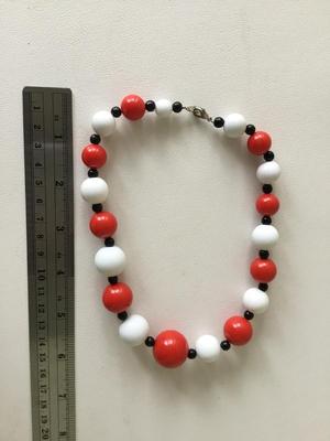 Red and white beaded collar necklace