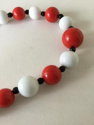 Red and white beaded collar necklace