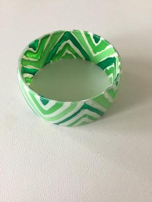 Green plastic stripes fashion bracelet