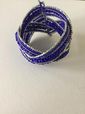 Blue beaded fashion bracelet